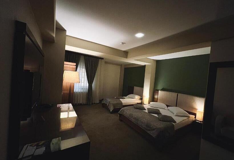 اتاق استاندارد سه نفره, Royale