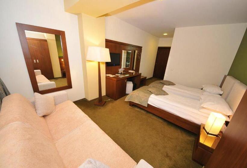 اتاق استاندارد سه نفره, Royale