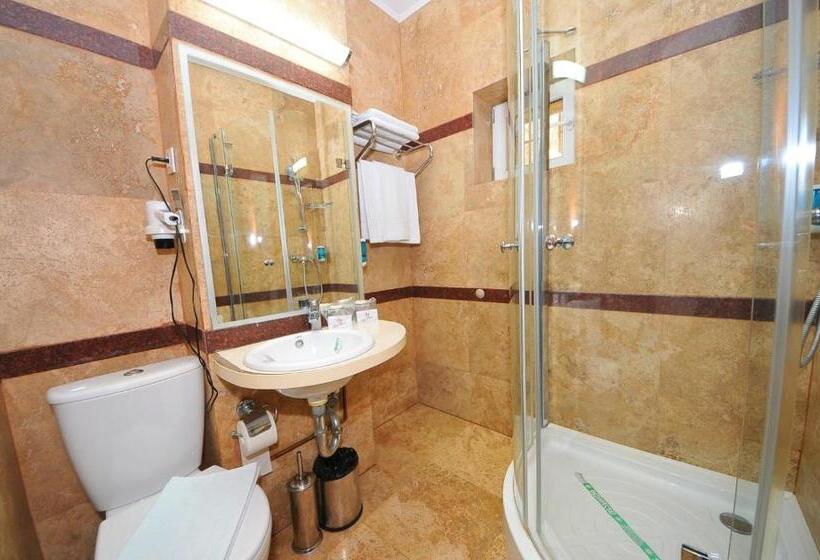 اتاق استاندارد سه نفره, Royale