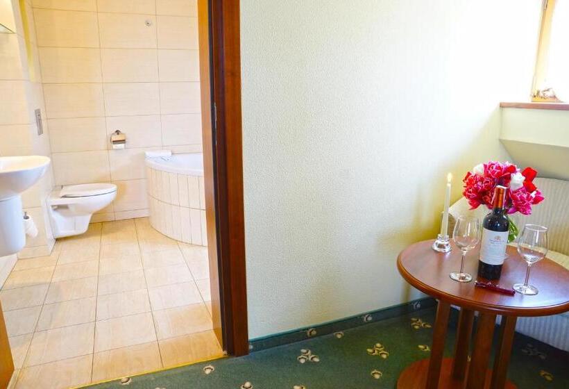 חדר סופריור, Rycerski