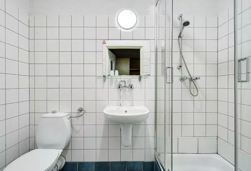 Standard Yhden Hengen Huone, Sowa