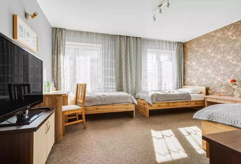 Basic Kolmen Hengen Huone, Sowa