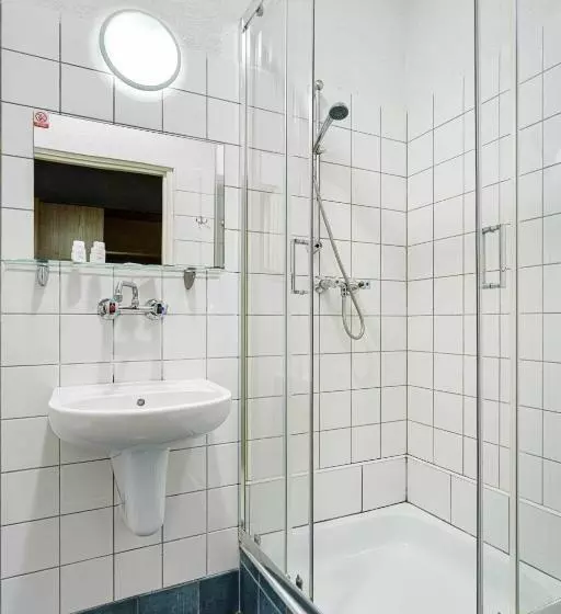 Economy Yhden Hengen Huone, Sowa