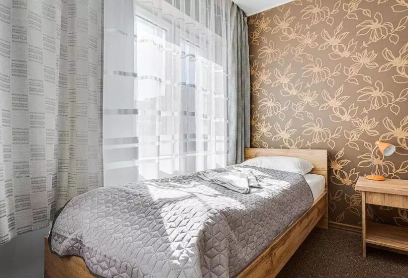 Economy Yhden Hengen Huone, Sowa