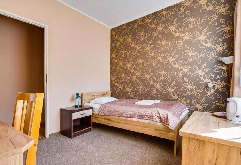 Economy Yhden Hengen Huone, Sowa