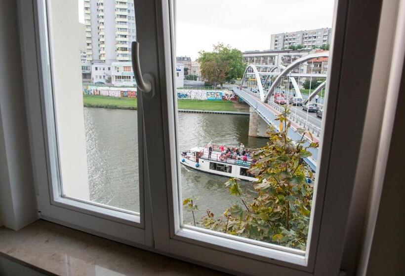 수피리어 룸, Starka