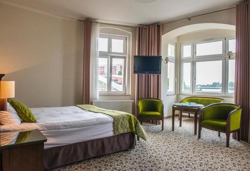 수피리어 룸, Starka