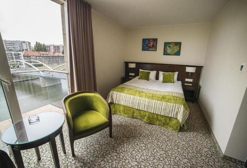 스탠다드 발코니 룸, Starka