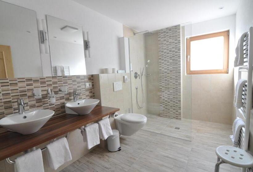 标准三人间, Traube   Stelvio