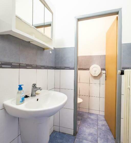 اتاق استاندارد با سرویس بهداشتی مشترک, U Nádraží