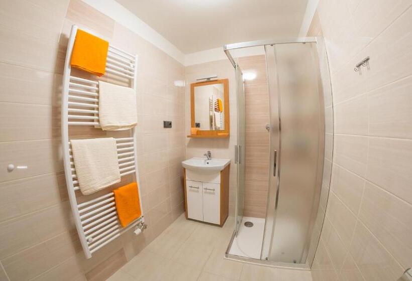 اتاق استاندارد, U Nádraží