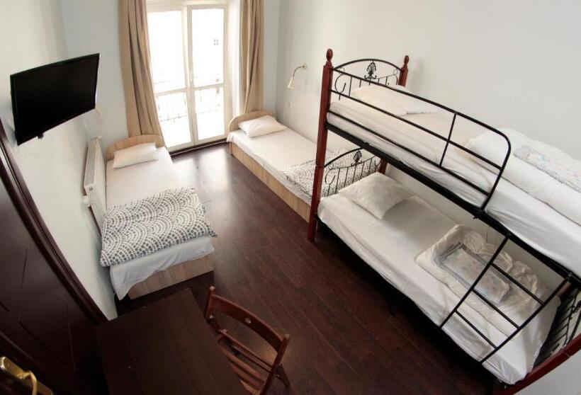 4인용 스탠다드 룸, Pit Stop Hostel