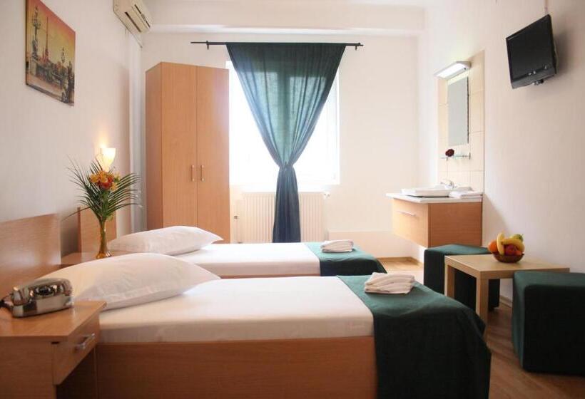 اتاق استاندارد با سرویس بهداشتی مشترک, Sir Gara De Nord