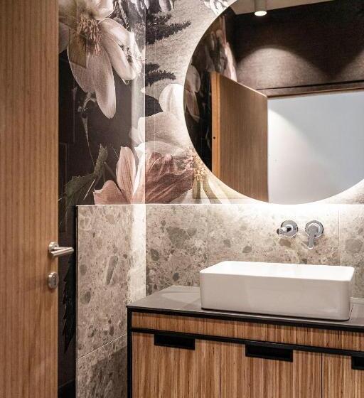 جناح سوبيريور, Mitterplatt