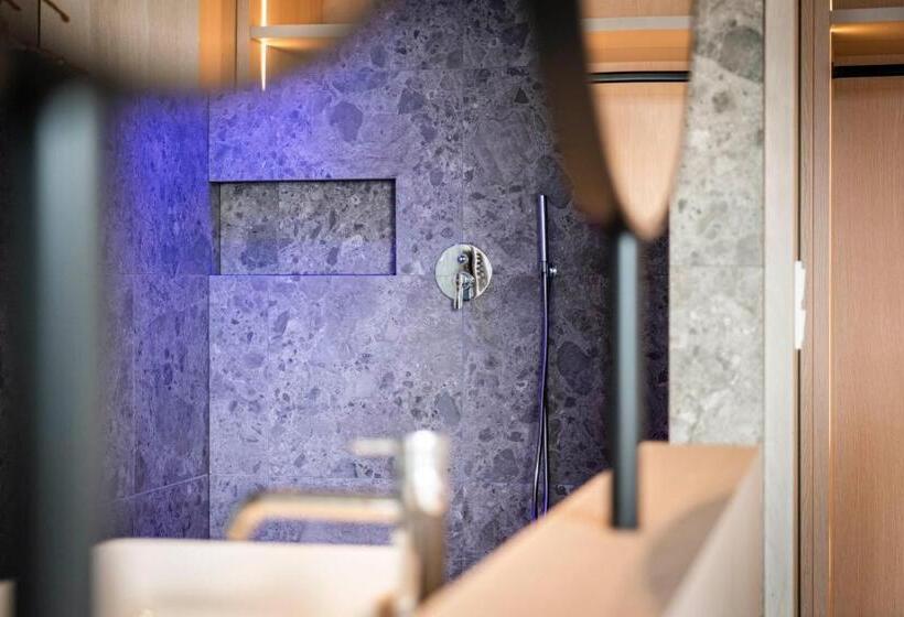 جناح سوبيريور, Mitterplatt