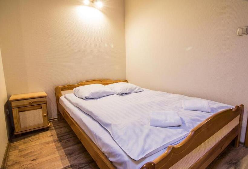 اتاق استاندارد سه تخته با سرویس بهداشتی مشترک, Top Hostel Pokoje Gościnne