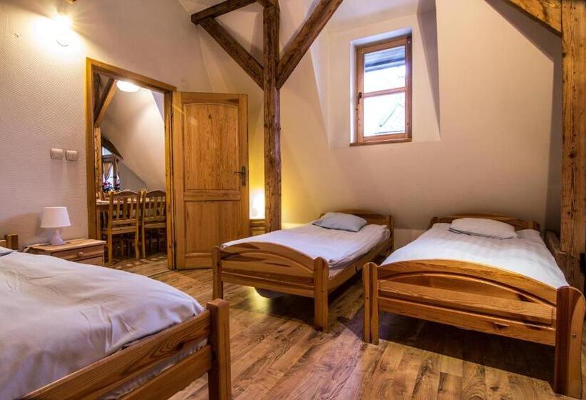 اتاق استاندارد سه تخته با سرویس بهداشتی مشترک, Top Hostel Pokoje Gościnne