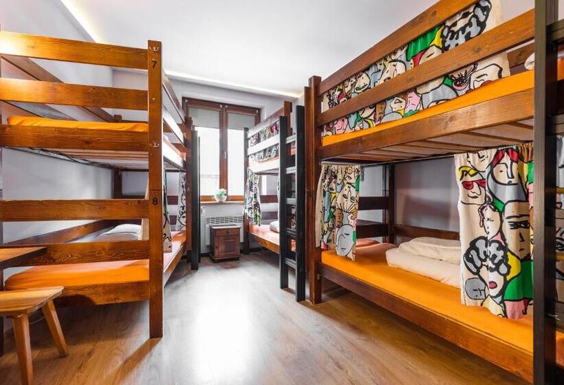 共用房间的床, Top Hostel Pokoje Gościnne