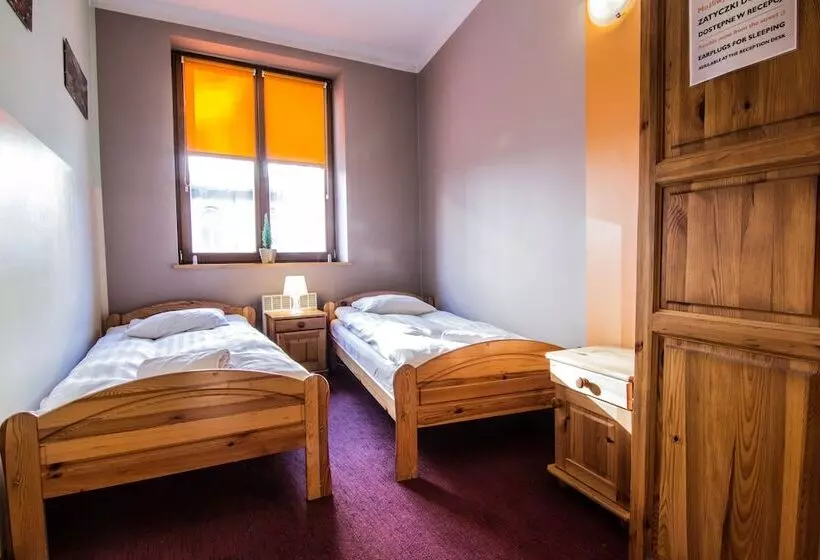 バス共有のスタンダードルーム, Top Hostel Pokoje Gościnne