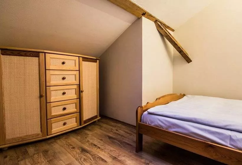 バス共有のスタンダードルーム, Top Hostel Pokoje Gościnne