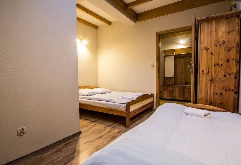 اتاق استاندارد سه تخته با سرویس بهداشتی مشترک, Top Hostel Pokoje Gościnne