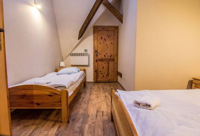 اتاق استاندارد سه تخته با سرویس بهداشتی مشترک, Top Hostel Pokoje Gościnne