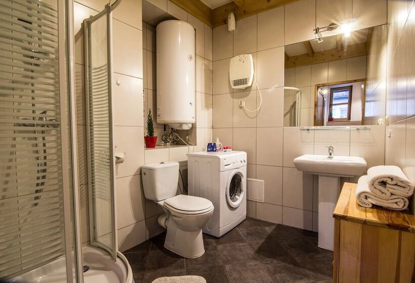 اتاق استاندارد سه تخته با سرویس بهداشتی مشترک, Top Hostel Pokoje Gościnne