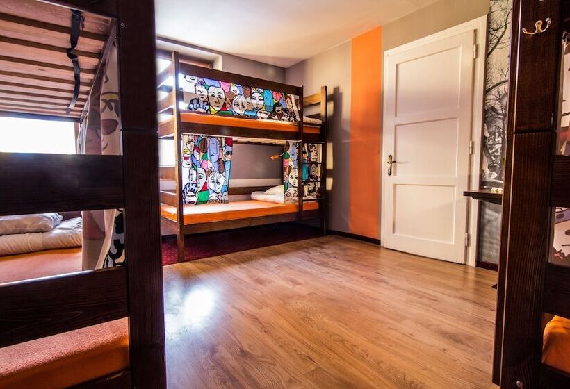 تختخواب در اتاق مشترک, Top Hostel Pokoje Gościnne