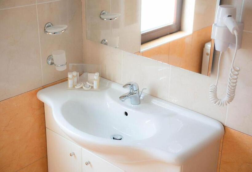 דירת שני חדרים, Casa Maia