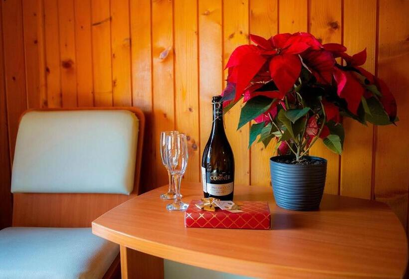 דירת שני חדרים, Casa Maia