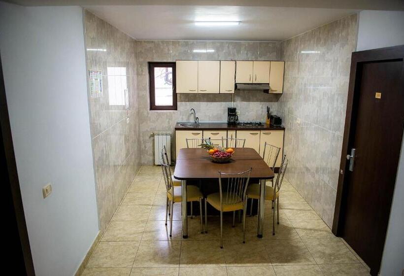 דירת שני חדרים, Casa Maia