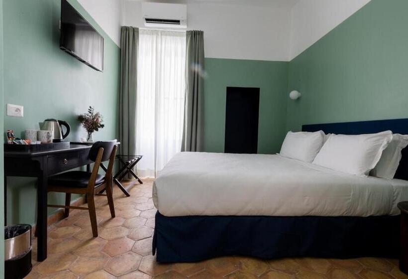 חדר סופריור לשלושה, Passepartout