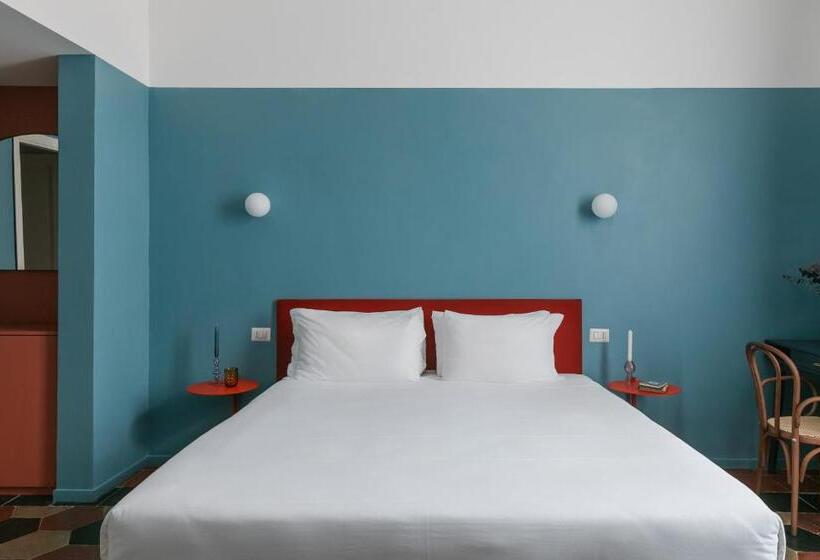 סוויטת ג'וניור, Passepartout