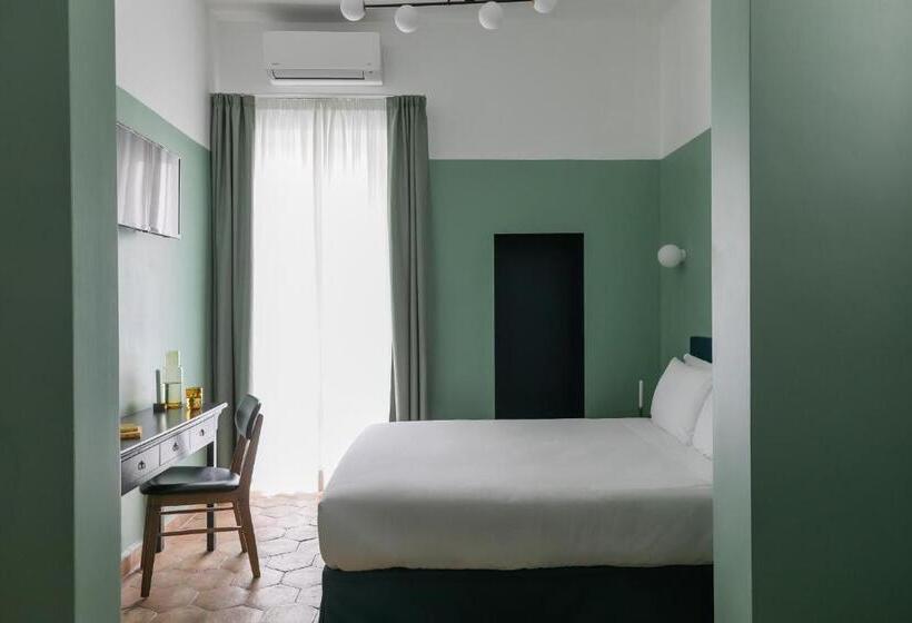 חדר סופריור לשלושה, Passepartout