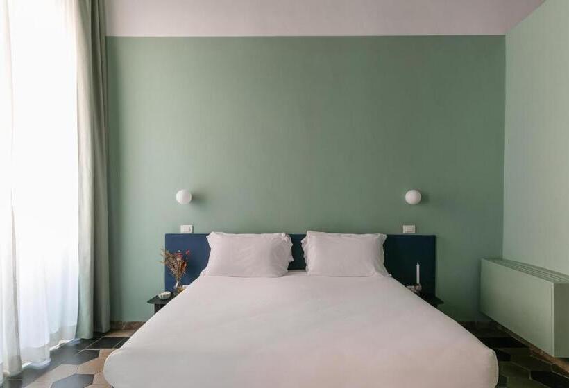 סוויטת ג'וניור, Passepartout