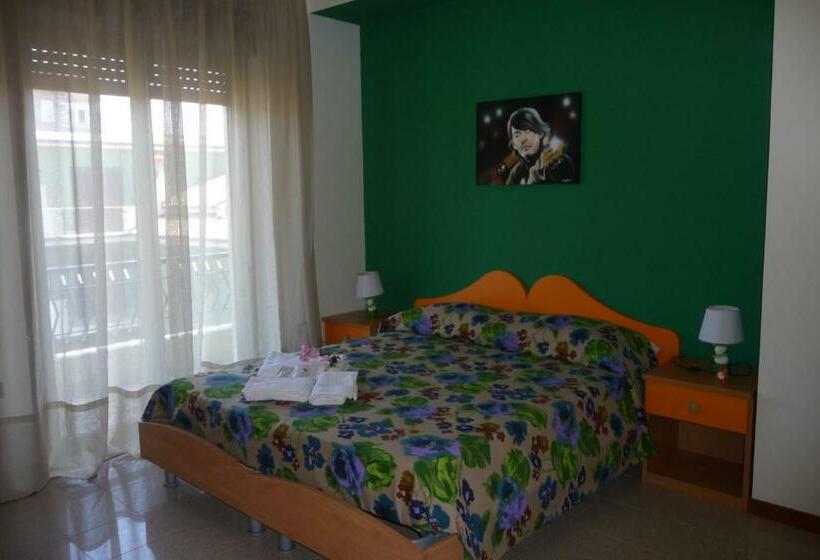 غرفة قياسية ثلاثية, Art & Music B&b