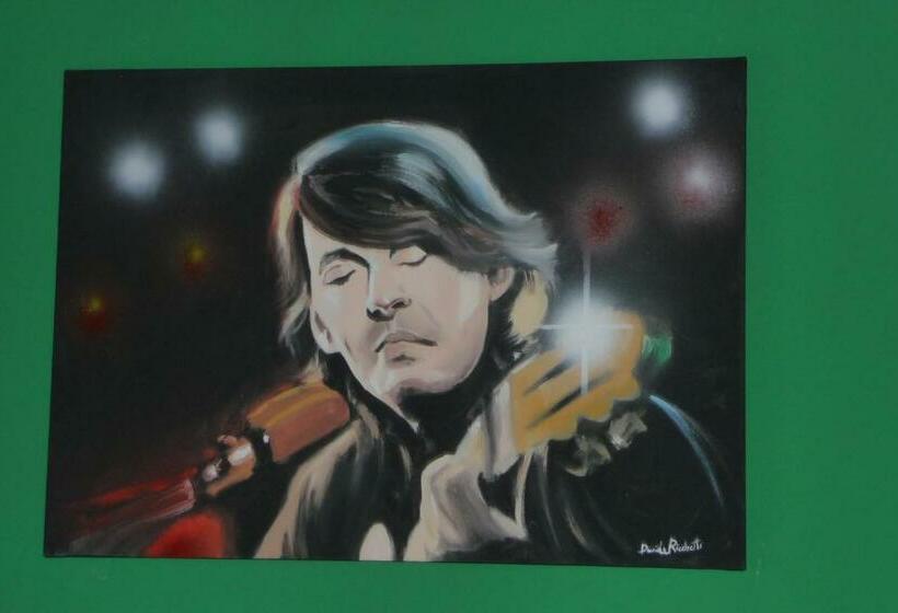 غرفة قياسية ثلاثية, Art & Music B&b