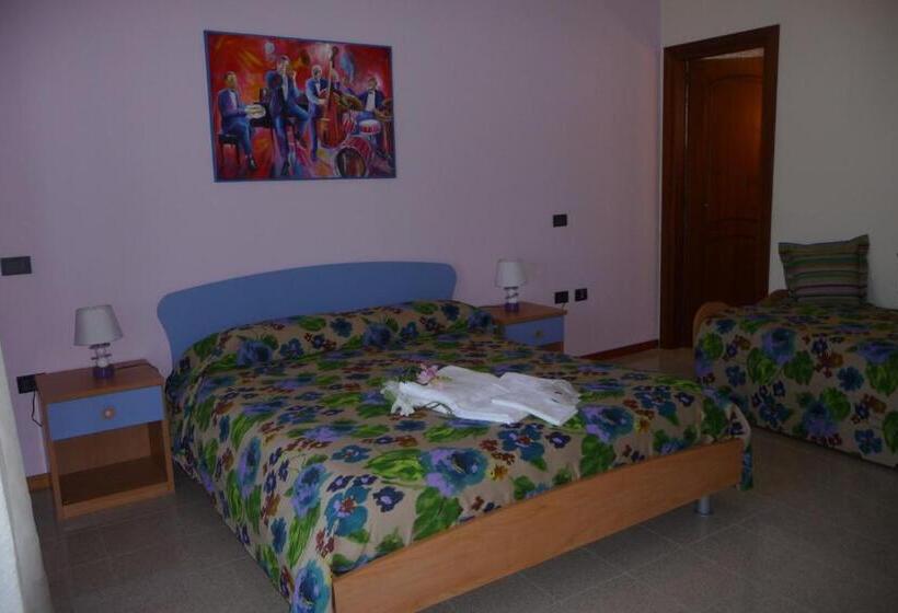 غرفة قياسية ثلاثية, Art & Music B&b