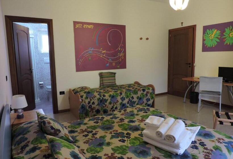 스탠다드 트리플 룸, Art & Music B&b