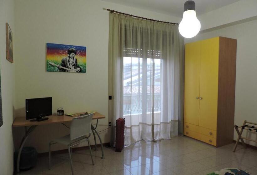 غرفة قياسية, Art & Music B&b