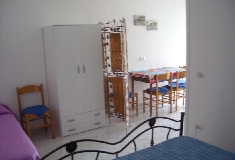 استودیوی استاندارد با چشمانداز دریا, B&b Il Convento