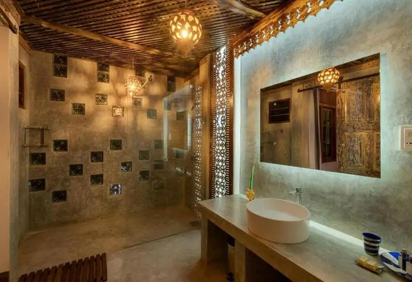 بانگلوی استاندارد, D Canal House