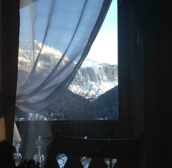 带观景的高级间, Garní Nëidia