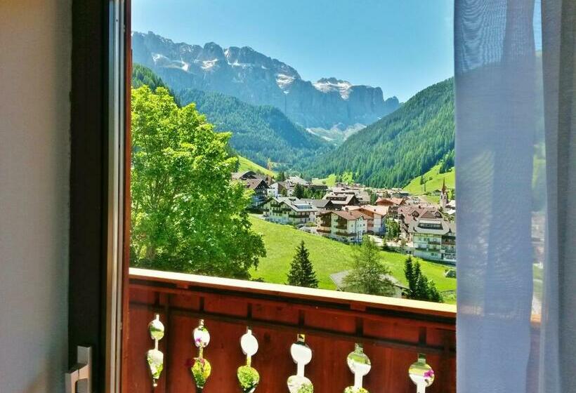 带观景的高级间, Garní Nëidia