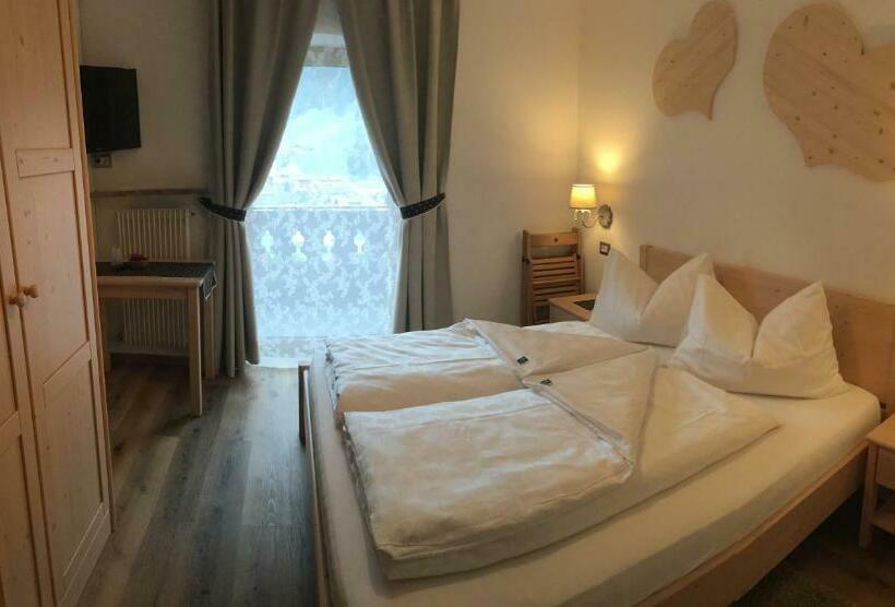 带观景的高级间, Garní Nëidia