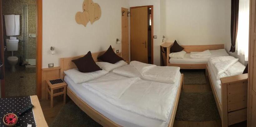 园景标准四人间, Garní Nëidia