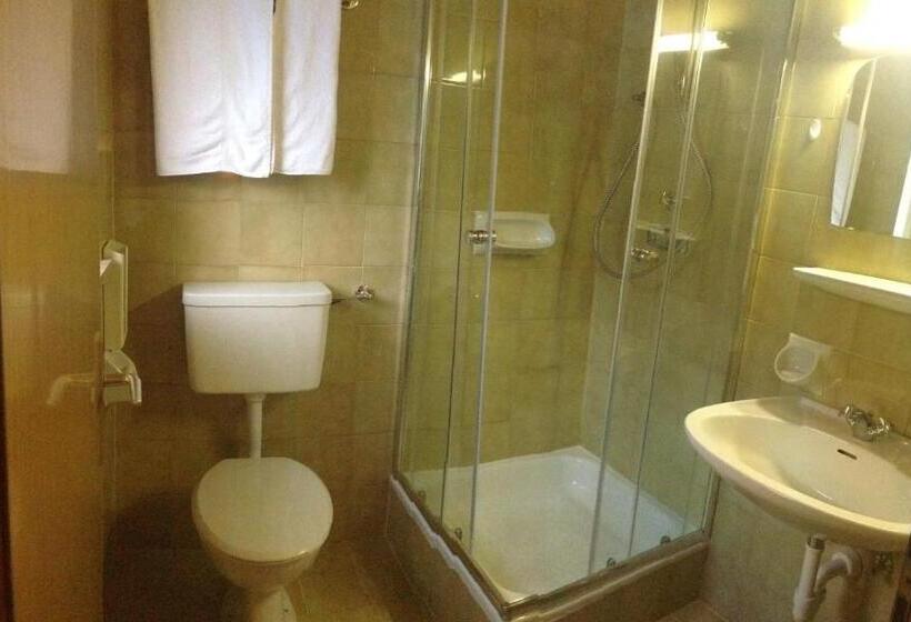 园景标准四人间, Garní Nëidia