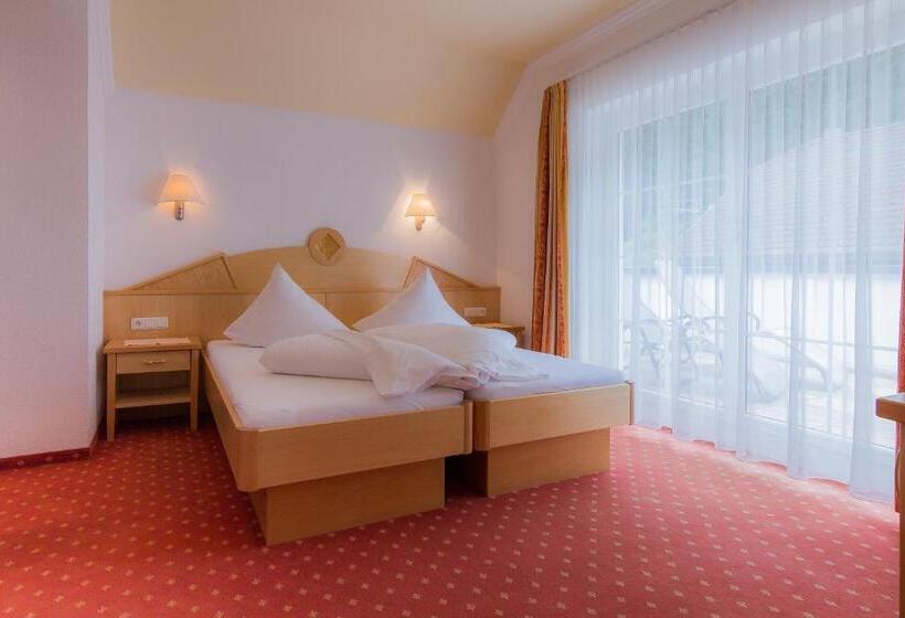 غرفة قياسية مزوَّدة بشُرفة, Garni Martina