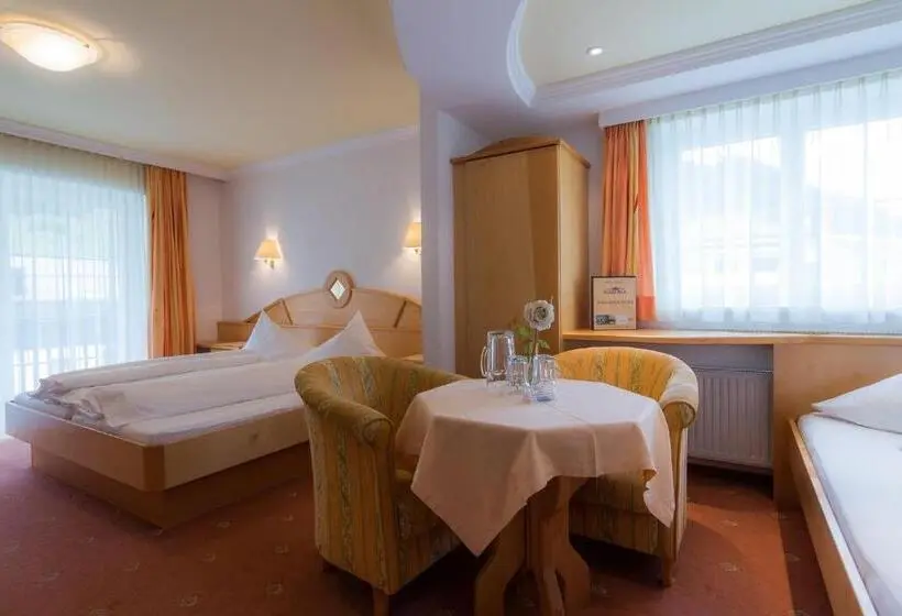 Habitació Triple Estàndard amb Balcó, Garni Martina