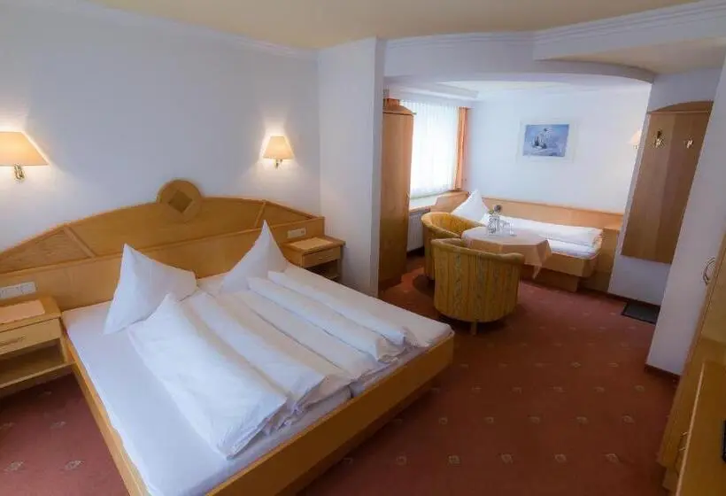 Habitació Triple Estàndard amb Balcó, Garni Martina